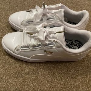 Pumas women’s size 6.5